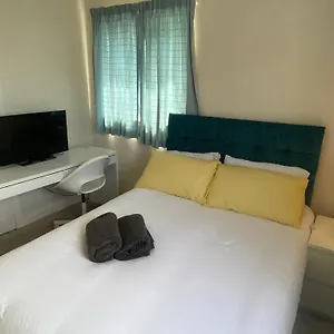  Homestay Bittern With Free Parking & Parking For Cruise Available, Full Access To Kitchen In